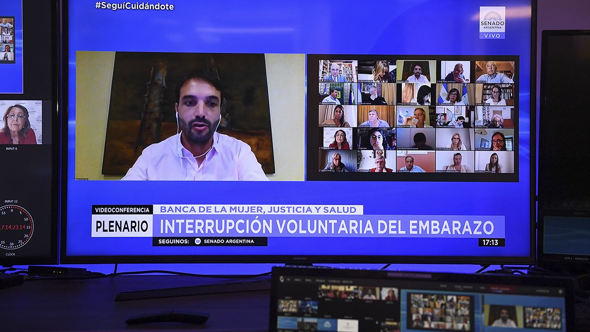 En el Senado participaron 20 especialistas con posturas a favor y en contra de la legalización del aborto.