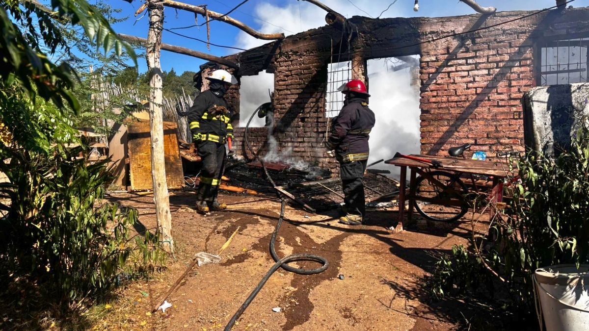 Un matrimonio con 5 hijos perdió todo en un incendio en Las Heras y pide ayuda