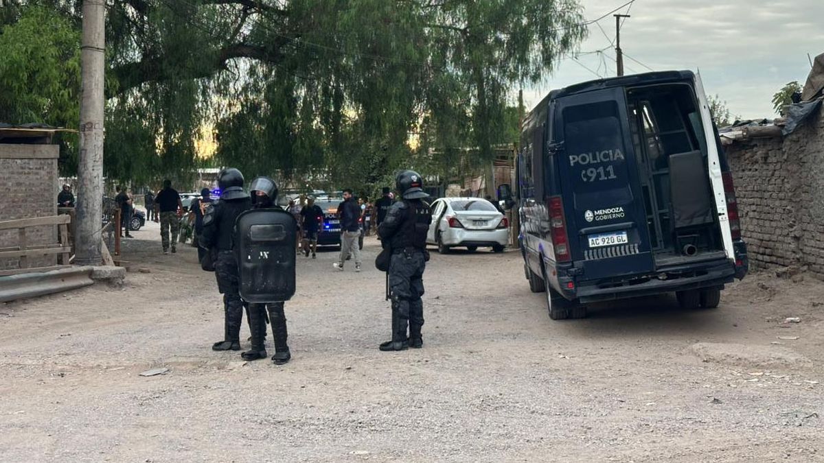 La Policía hizo 16 allanamientos en Las Heras para desbaratar a una banda de delincuentes