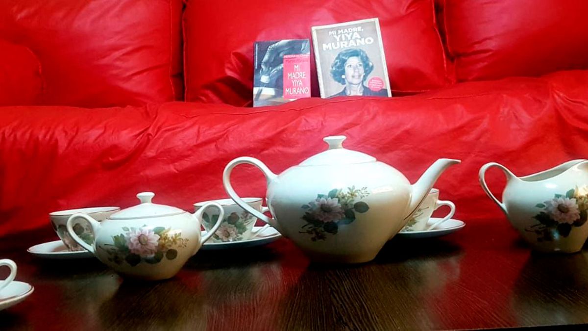 Tazas polémicas. El hijo de Yiya Murano, la envenenadora de Monserrat, vendió el juego de tazas de té con las que mató a sus tres amigas. Tazas polémicas. El hijo de Yiya Murano, la envenenadora de Monserrat, vendió el juego de tazas de té con las que mató a sus tres amigas. 