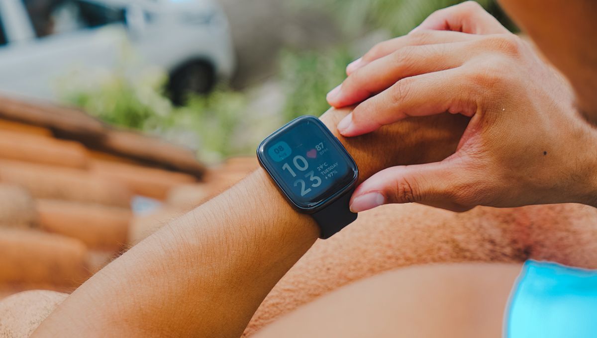Un reloj inteligente tiene diversas funciones. Puedes recibir notificaciones, controlar la música, realizar pagos, establecer objetivos de fitness, además de que monitorea tu salud. Un reloj inteligente tiene diversas funciones. Puedes recibir notificaciones, controlar la música, realizar pagos, establecer objetivos de fitness, además de que monitorea tu salud.