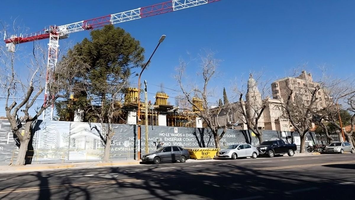 Le Pilier, una de las torres que se proyecta en la avenida Emilio Civit de la Ciudad de Mendoza. Es la que incluirá la casa Graffigna. Le Pilier, una de las torres que se proyecta en la avenida Emilio Civit de la Ciudad de Mendoza. Es la que incluirá la casa Graffigna.