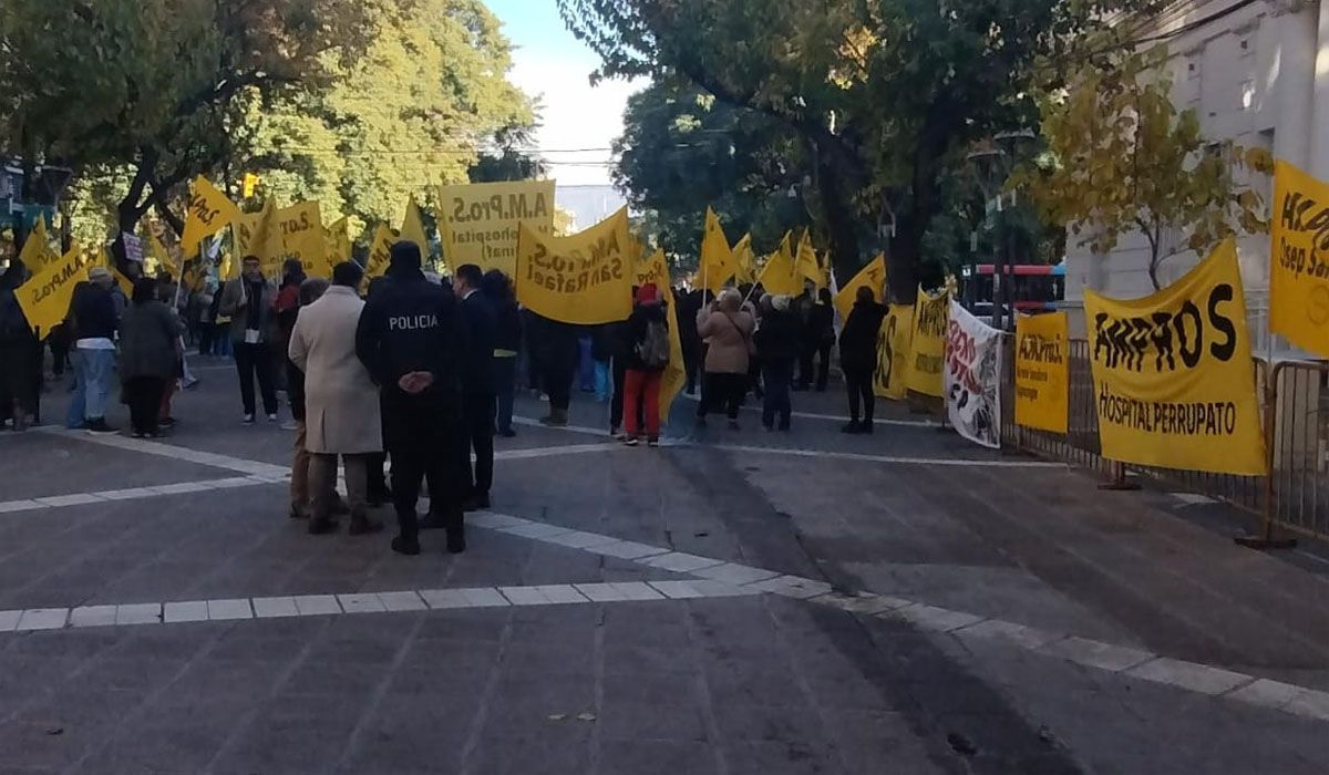 El gremio que nuclea a los profesionales de salud había acordado en marzo un aumento del 14% escalonado. El gremio que nuclea a los profesionales de salud había acordado en marzo un aumento del 14% escalonado.