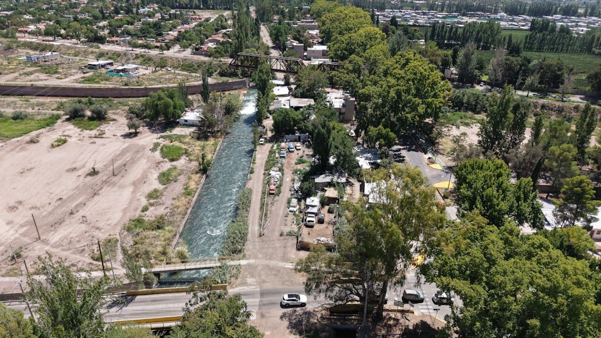 El Metrotranvía pasará por el costado este del Cacique Guaymallén. El Metrotranvía pasará por el costado este del Cacique Guaymallén.