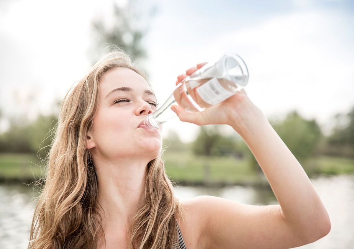 Beber agua por las mañanas ayuda a controlar la ingesta de alimentos en el desayuno, ya que genera saciedad. Beber agua por las mañanas ayuda a controlar la ingesta de alimentos en el desayuno, ya que genera saciedad.