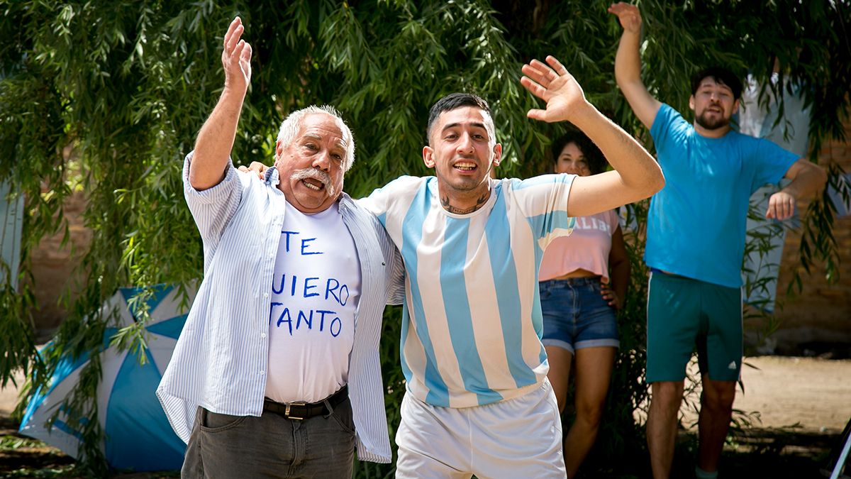 Ángel Mendoza, enólogo de gran reconocimiento nacional e internacional, se sumó al rodaje de la campaña para promocionar el vino con toda su pasión futbolera y vitivinícola.