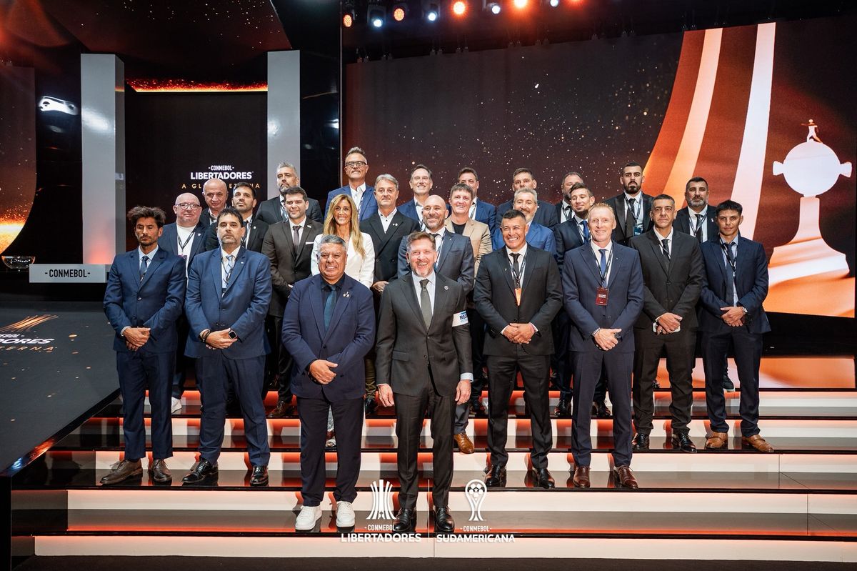 Daniel Vila y todos los dirigentes argentinos que asistieron al sorteo de la Copa Libertadores y la Sudamericana.
