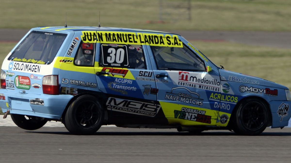 Ignacio espíndola y su Fiat Uno protagonizaron este fin de semana un espectacular vuelco en una carrera  del Turismo Pista corrido en La Pampa.
