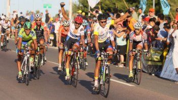 ¡Fotazas! Dotti obtuvo ante una multitud su segunda Vuelta de Mendoza