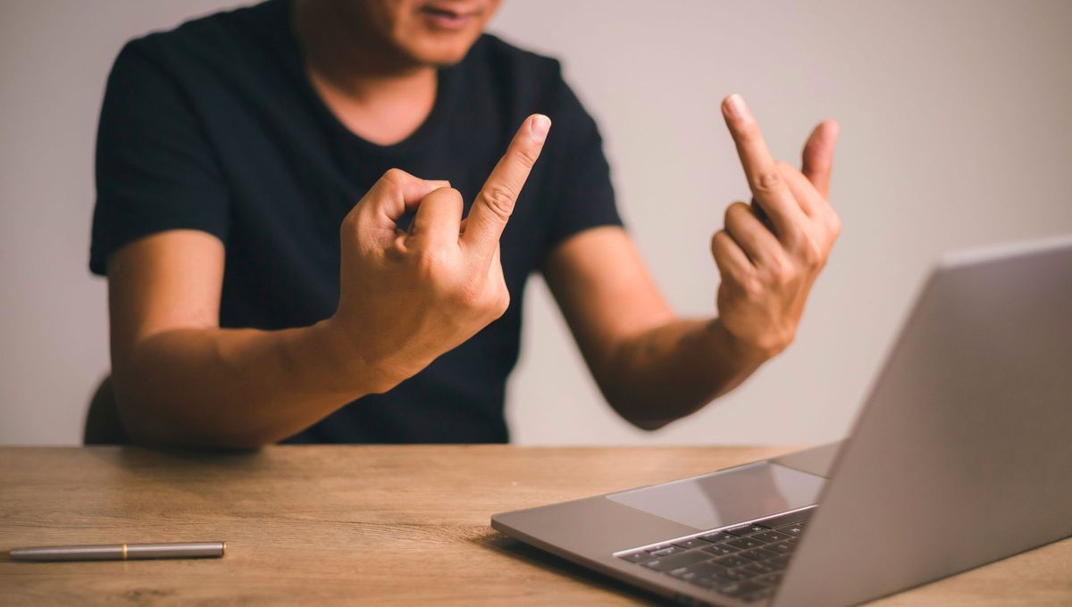 El odio no sirve de nada, solo es una carga. Para ello es necesario alivianarse el camino, hacerse un favor y soltar cualquier sentimiento negativo. El odio no sirve de nada, solo es una carga. Para ello es necesario alivianarse el camino, hacerse un favor y soltar cualquier sentimiento negativo.