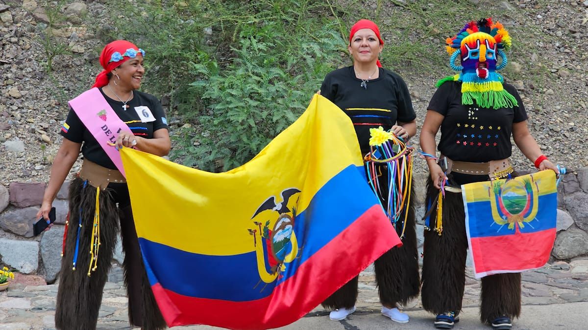 Desde Ecuador sin escala a los cerros de la provincia. Desde Ecuador sin escala a los cerros de la provincia.