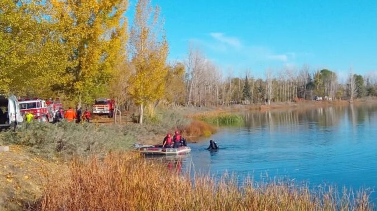 El sábado 18 de mayo se realizaron rastrillajes con buzos en el lago de Tunuyán. Hubo testigos que aseguraron que la vieron caminando hacia este sitio, pero los resultados fueron negativos. El sábado 18 de mayo se realizaron rastrillajes con buzos en el lago de Tunuyán. Hubo testigos que aseguraron que la vieron caminando hacia este sitio, pero los resultados fueron negativos.