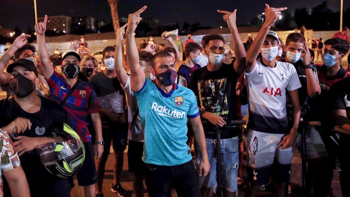 Un grupo de socios del Barcelona quieren impedir que Messi fiche con el PSG