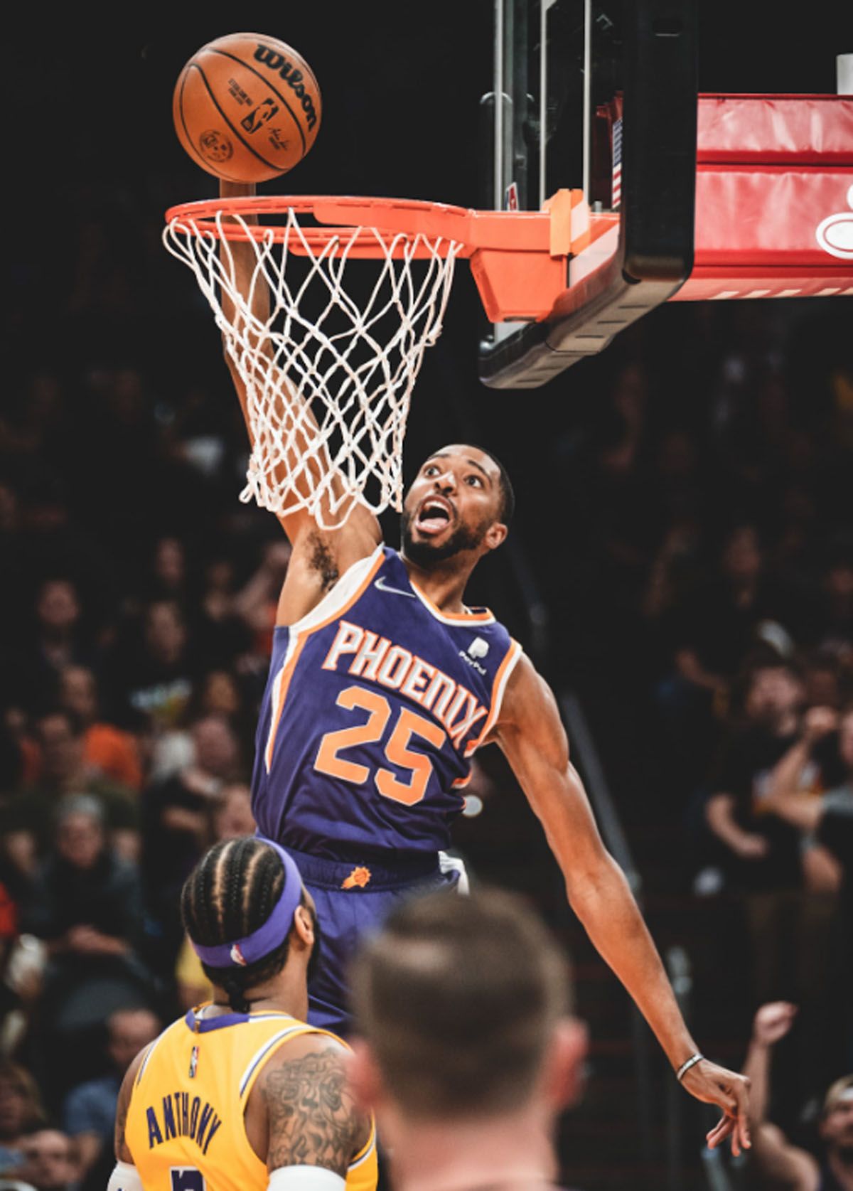 Los Ángeles Lakers cayeron ante Phoenix y no estarán en los playoffs de la NBA