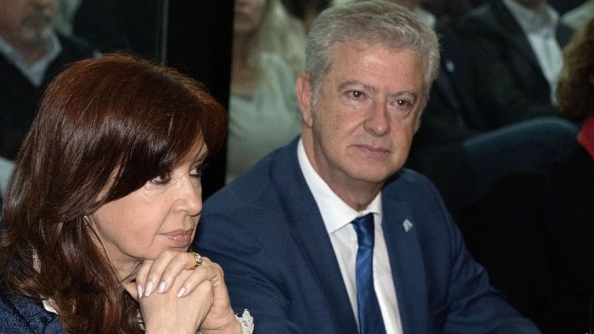 Cristina Kirchner junto a su abogado Carlos Beraldi.