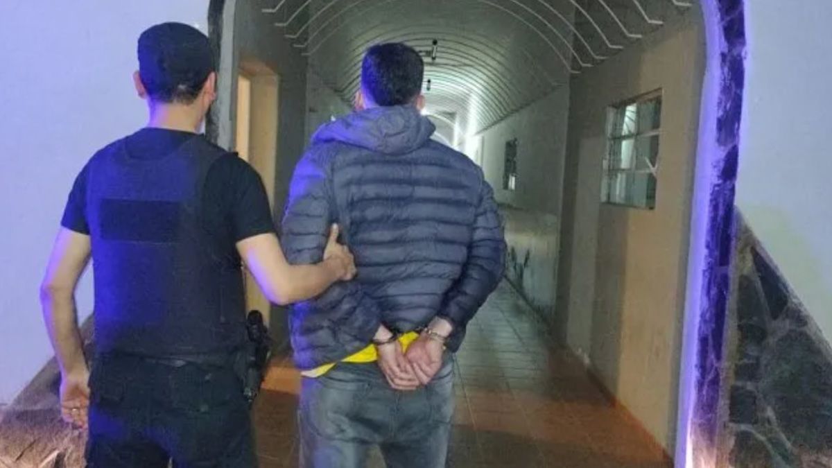 El joven homicida mató a la pareja de su madre, en Santa Fe, y fue detenido tras convivir tres días con el cadáver