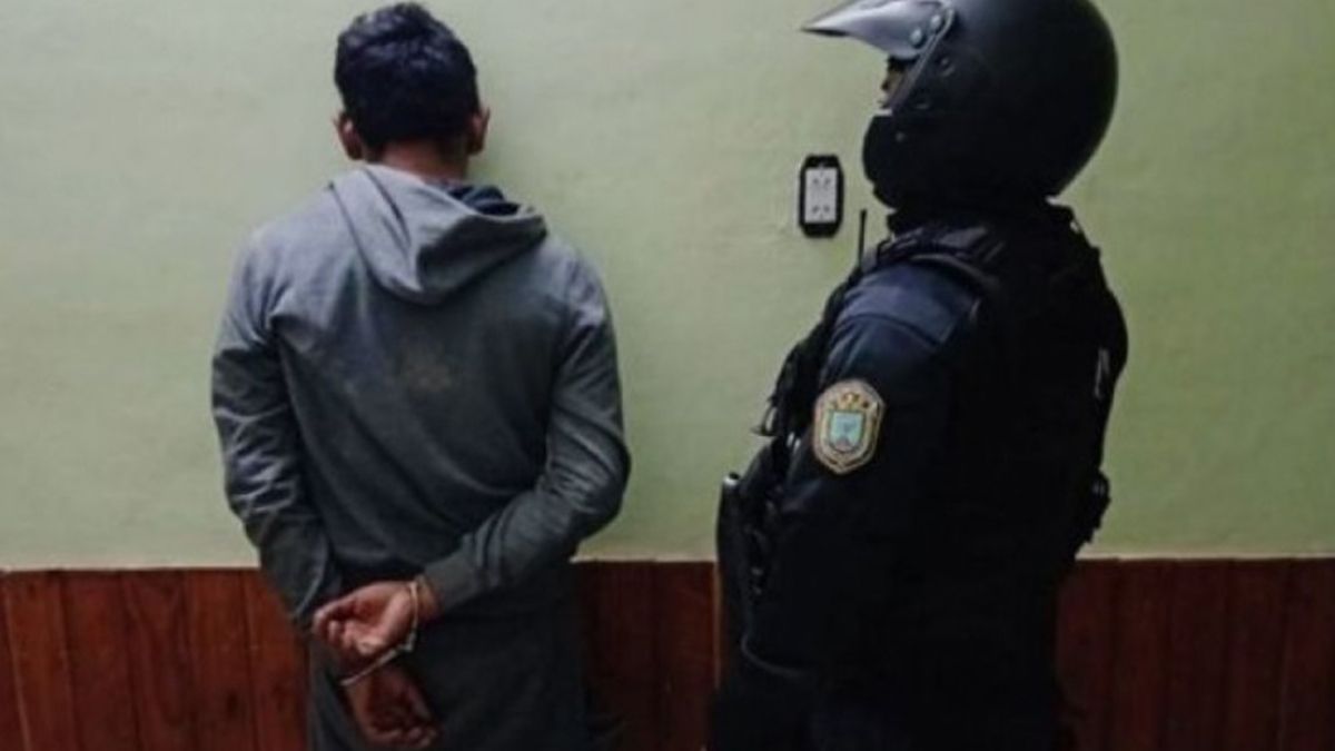 El joven que abuso de la hermana de una amiga tras darle un trago con droga, quedó detenido e imputado por la Justicia. El joven que abuso de la hermana de una amiga tras darle un trago con droga, quedó detenido e imputado por la Justicia.