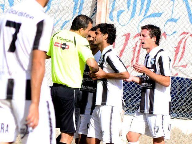 Gimnasia perdió en San Juan y cortó una racha de 16 sin caer