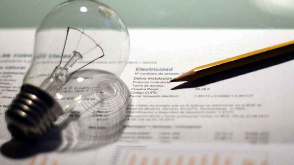 El gobierno autorizó aumentos de las tarifas de la luz y el gas.