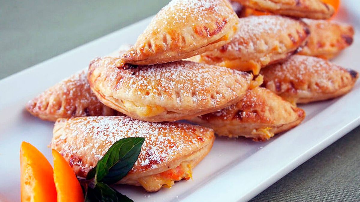 Recetas: empanadas dulces para la merienda con 3 rellenos distintos y originales. Recetas: empanadas dulces para la merienda con 3 rellenos distintos y originales.