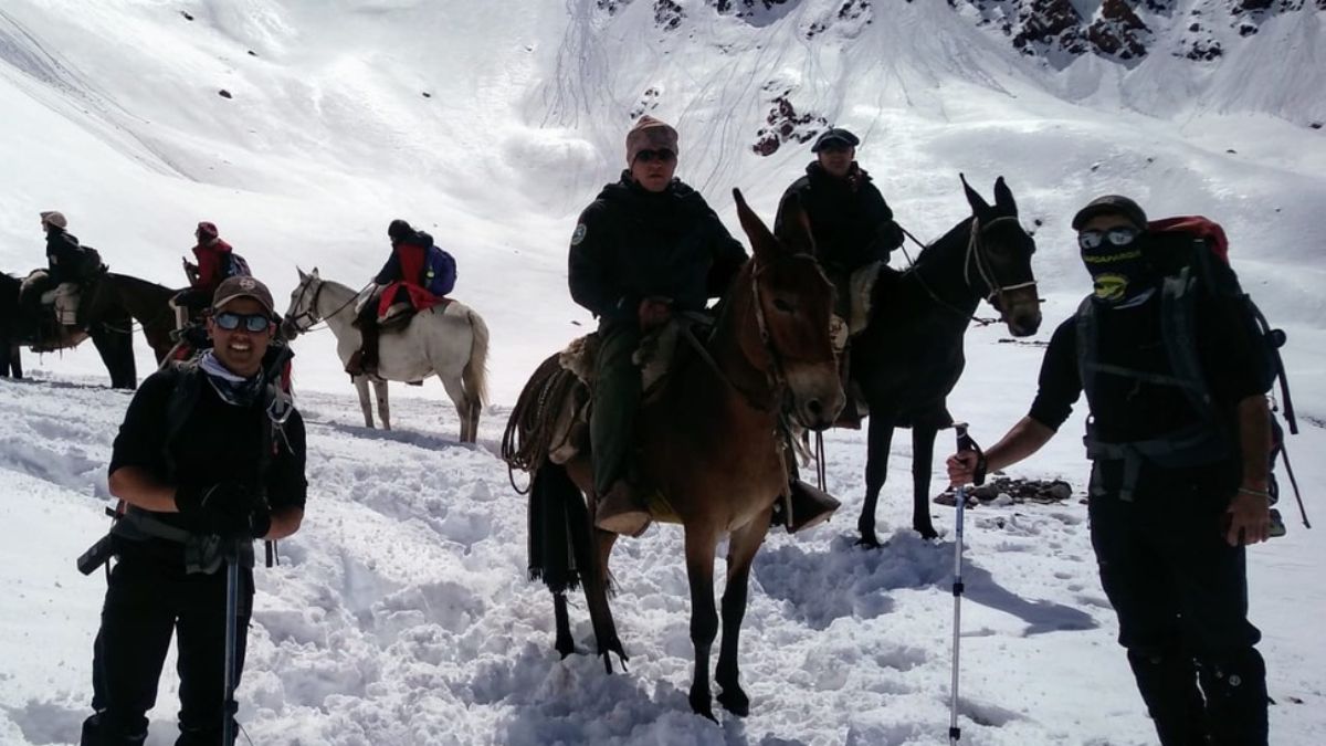 Rescataron a turistas aislados en el refugio Real de la Cruz por la nieve