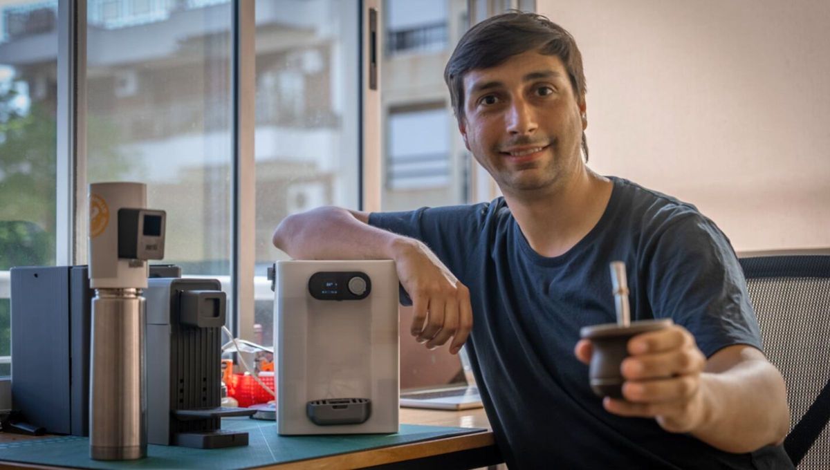 Nico Artuña, creador del cebador automático. Nico Artuña, creador del cebador automático.