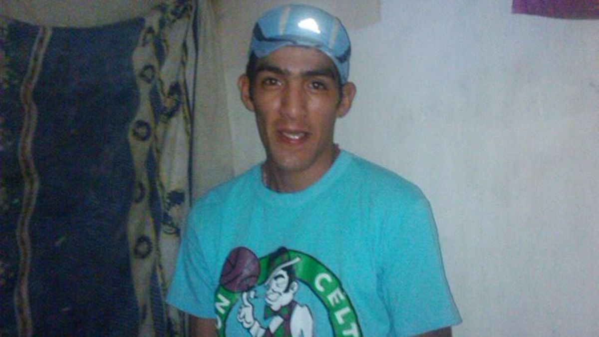 El verdadero Osvaldo Joaquín Soto, de Tucumán, se enteró tras el asesinato que su nombre fue usado por otro hombre durante más de una década. El verdadero Osvaldo Joaquín Soto, de Tucumán, se enteró tras el asesinato que su nombre fue usado por otro hombre durante más de una década.