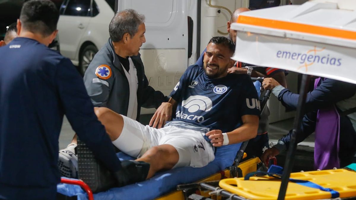 Victorio Ramis fue trasladado inmediatamente por el cuerpo médico de Independiente Rivadavia. Victorio Ramis fue trasladado inmediatamente por el cuerpo médico de Independiente Rivadavia.