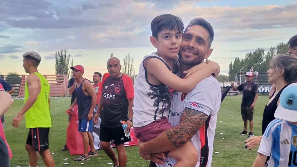 El Torito Cristian Lucero ganó con FADEP del torneo Clausura de la Liga Mendocina de fútbol.