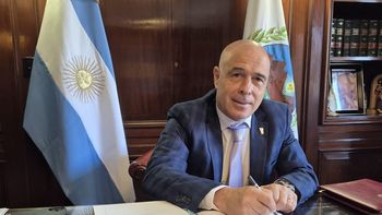 La Justicia embargó el sueldo a un senador nacional de San Luis por una deuda millonaria La Justicia embargó el sueldo a un senador nacional de San Luis por una deuda millonaria