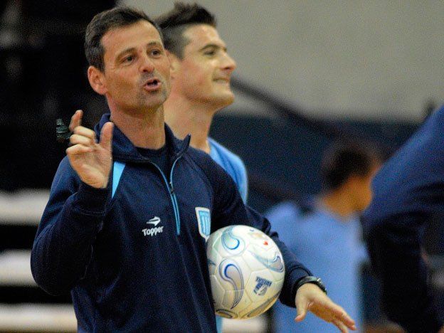 Racing inicia la era Cocca ante San Martín de San Juan