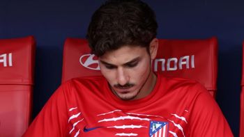 Insultos y silbidos para Julián Álvarez de los hinchas del Atlético Madrid