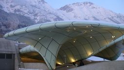 Es una estación de Austria rodeada de montañas. Imagen: Freepik.