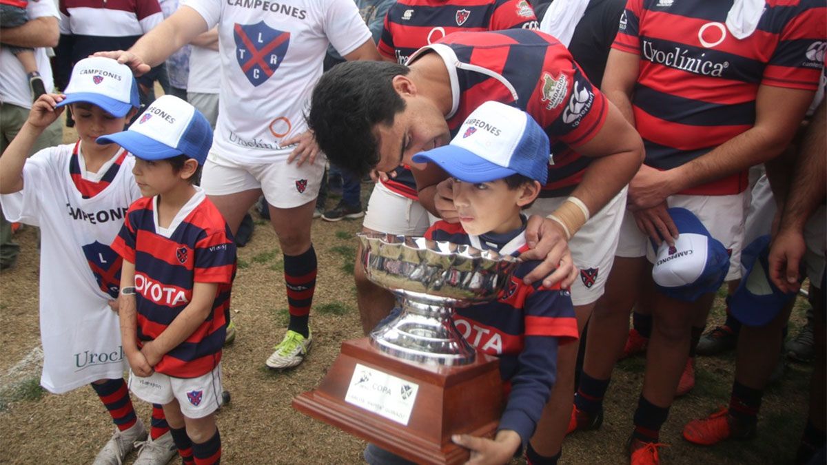 Grandes y chicos celebraron una vez terminado el encuentro.