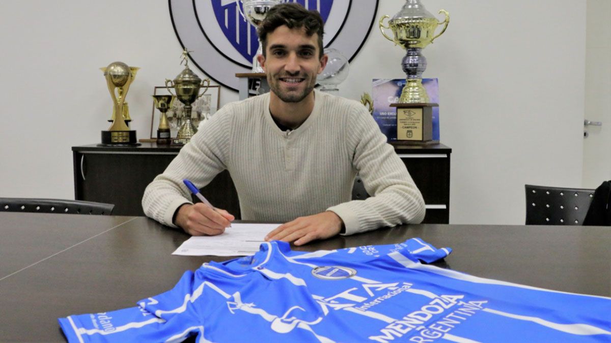 Manuel Llano firm&oacute; con Godoy Cruz para jugar a pr&eacute;stamo hasta fines de 2022.