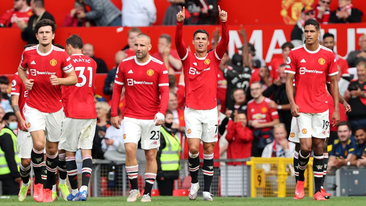 Cristiano Ronaldo tuvo un debut ideal en el Manchester United, nuevo l&iacute;der de la Premier League.