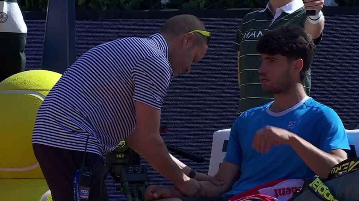 El momento de la lesi&oacute;n de Carlos Alcaraz en el ATP de Barcelona.&nbsp;