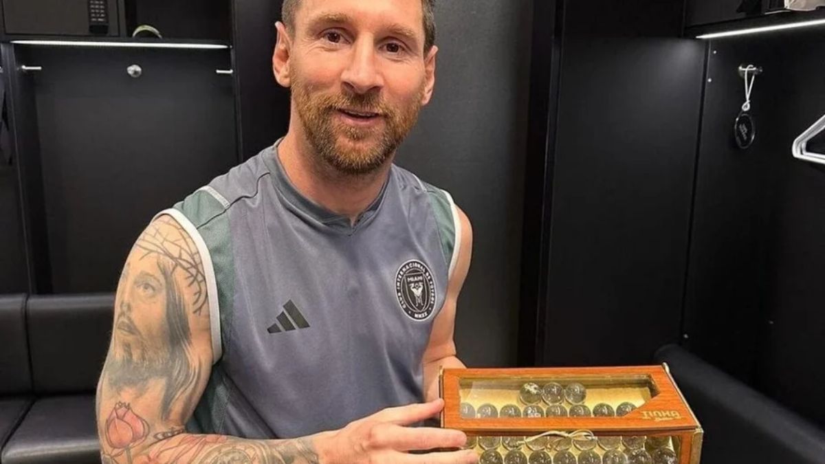 Una grata sorpresa recibió Lionel messi en el camarín del Inter MIami: un nostálgica colección de bolitas con los jugadores de la Selección argentina campeona mundial.