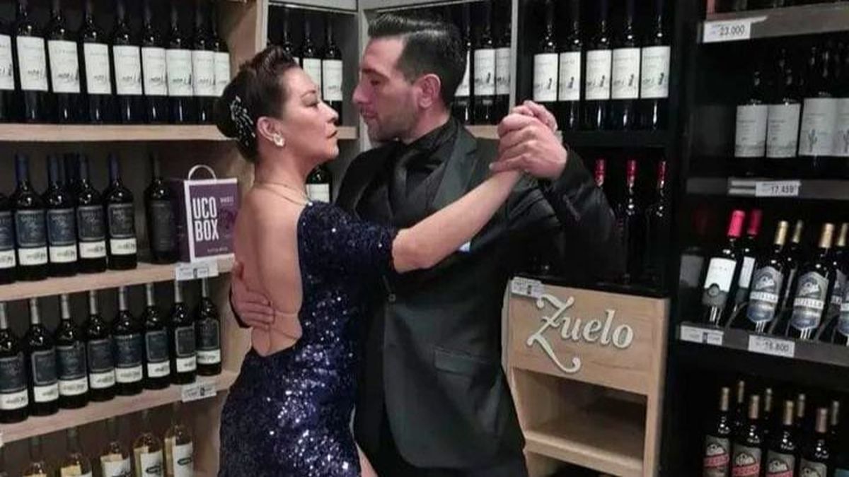 Marta y Gonzalo tienen tres hijos y una vida dedicada a bailar... y enseñar. Marta y Gonzalo tienen tres hijos y una vida dedicada a bailar... y enseñar.