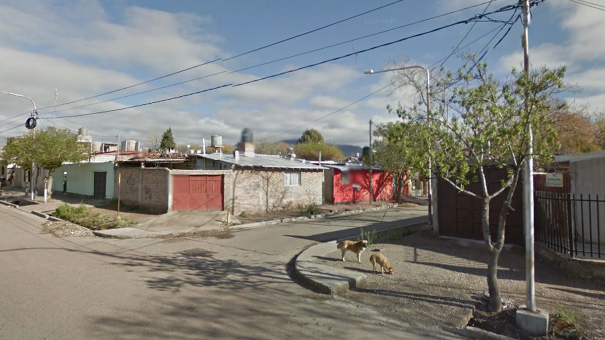 Un hombre fue asaltado y baleado por delincuentes en el barrio San Martín tras pactar una compra en redes sociales