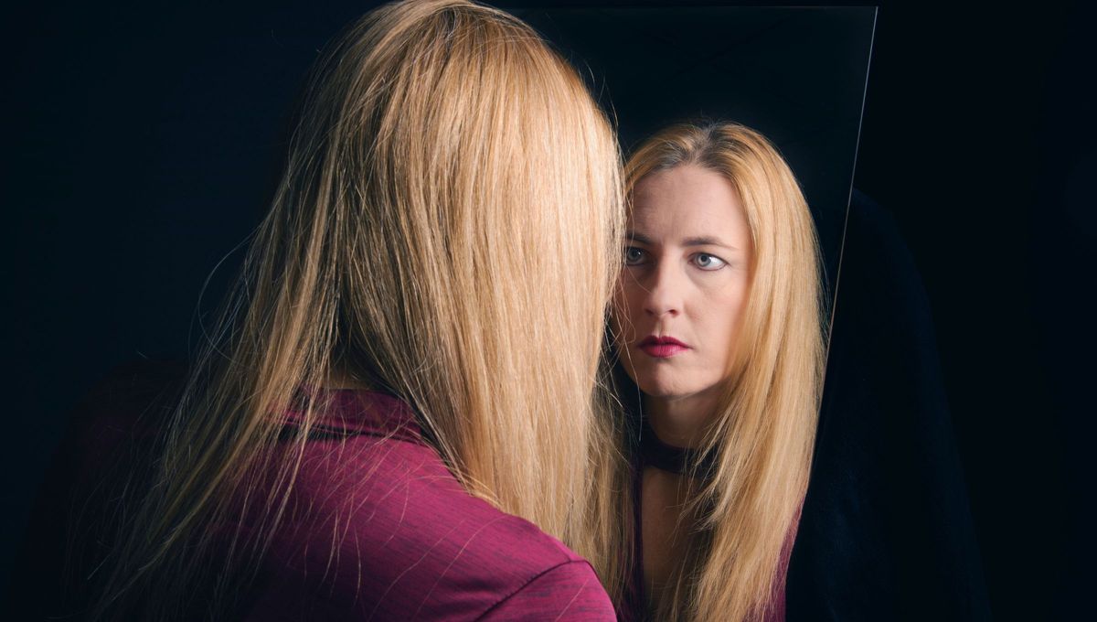 El consejo de hoy: “Vivamos de modo tal que podamos mirar hacia adentro sin sentir vergüenza de quienes somos.” El consejo de hoy: “Vivamos de modo tal que podamos mirar hacia adentro sin sentir vergüenza de quienes somos.”