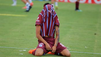 Godoy Cruz no pudo imponerse a Riestra y, luego de 17 años en la elite, descendió a la Primera Nacional Godoy Cruz no pudo imponerse a Riestra y, luego de 17 años en la elite, descendió a la Primera Nacional