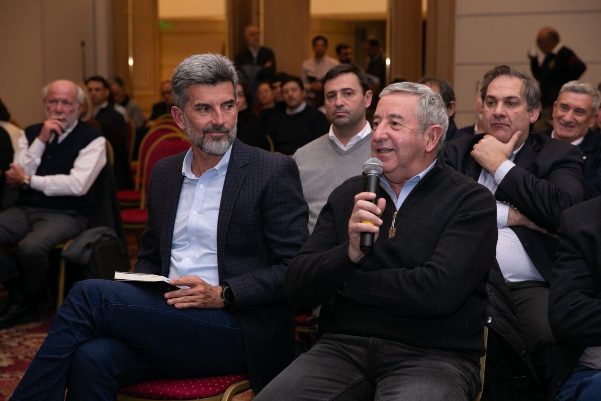 En la presentació de un libro de Martín Redrado, Julio Cobos estuvo con el intendente de la Ciudad de Mendoza, Ulpiano Suarez- En la presentació de un libro de Martín Redrado, Julio Cobos estuvo con el intendente de la Ciudad de Mendoza, Ulpiano Suarez-