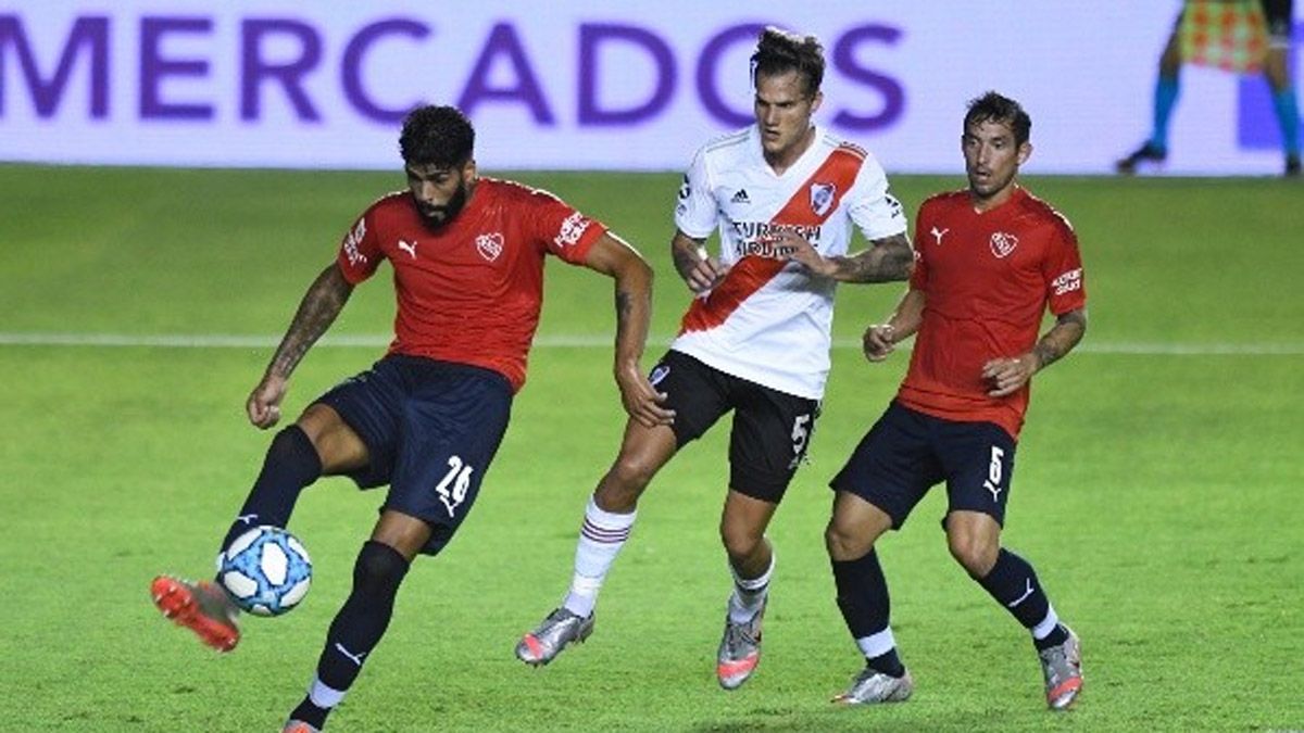 River e Independiente de Avellaneda comandan la Zona A de la Copa de la Liga, junto a Argentinos Jrs. e Instituto de Córdoba, todos con 17 unidades. River e Independiente de Avellaneda comandan la Zona A de la Copa de la Liga, junto a Argentinos Jrs. e Instituto de Córdoba, todos con 17 unidades.