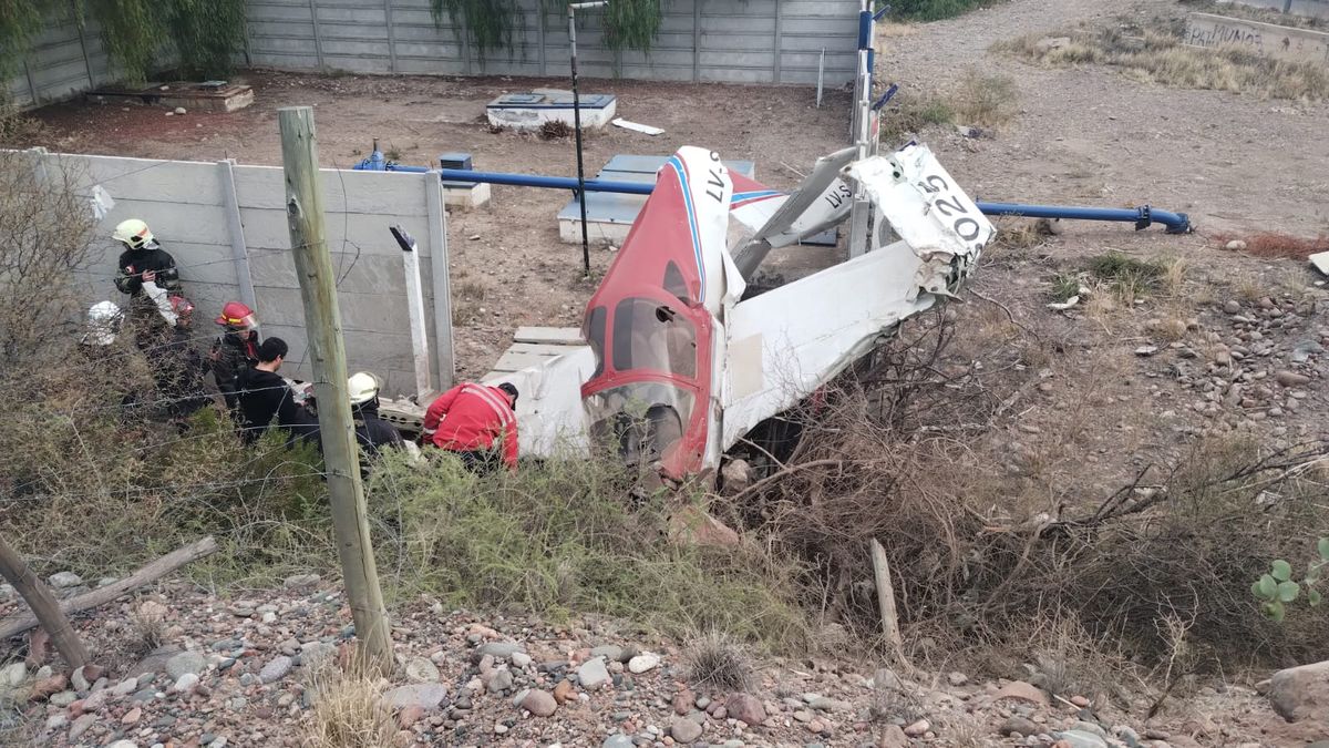 Los dos tripulantes salieron caminando y fueron llevados a la Clínica de Cuyo para ser asistidos por los golpes. Los dos tripulantes salieron caminando y fueron llevados a la Clínica de Cuyo para ser asistidos por los golpes.