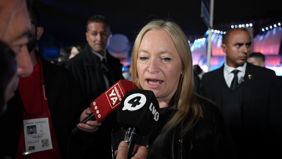 Hebe Casado llegó mucho antes que el gobernador Alfredo Cornejo y se ubicó en el palco central para la Vendimia 2025. Hebe Casado llegó mucho antes que el gobernador Alfredo Cornejo y se ubicó en el palco central para la Vendimia 2025.