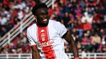 Huracán le ganó como visitante a San Lorenzo un clásico que terminó en escándalo