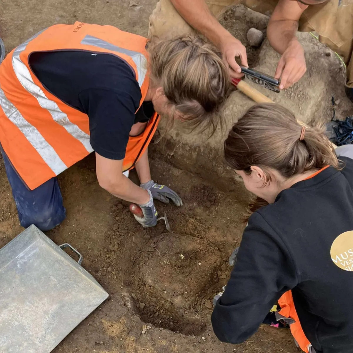 La excavaci&oacute;n llev&oacute; a un descubrimiento que vale m&aacute;s que el oro: las primeras armas de hierro de Dinamarca.