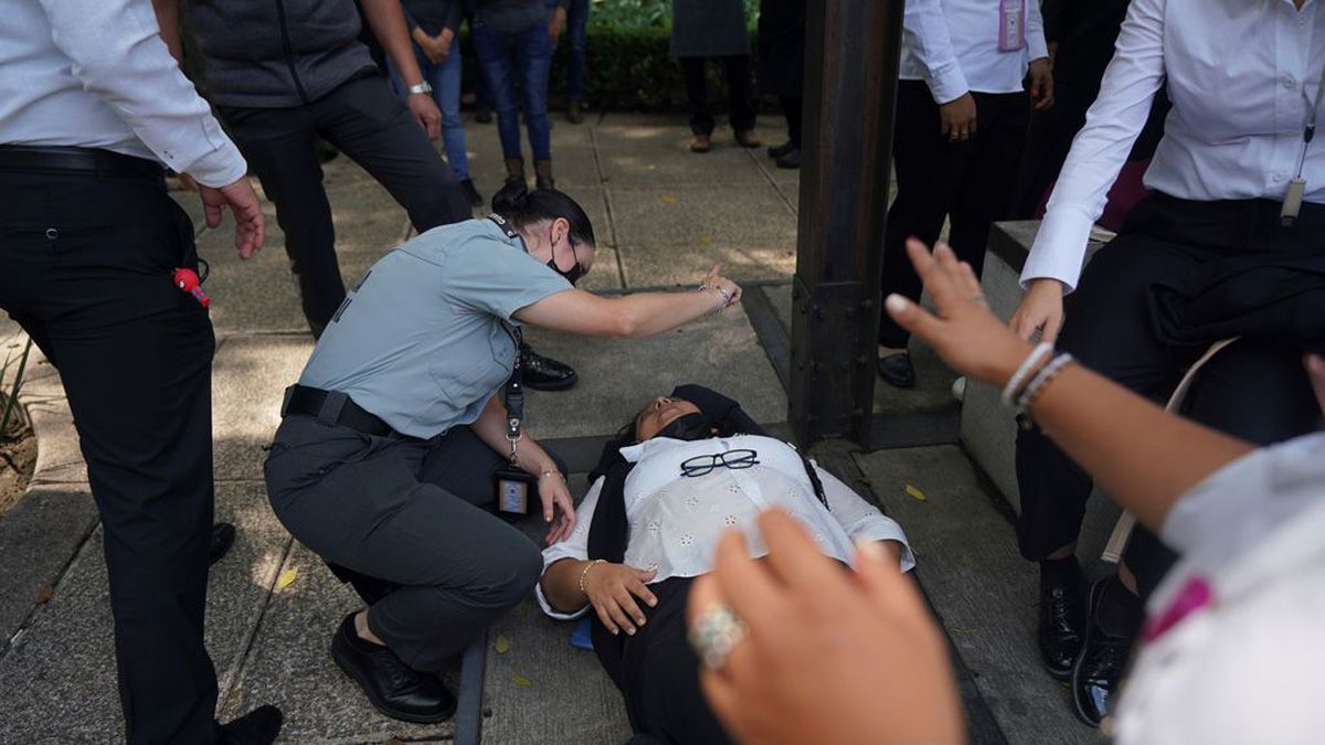 Terremoto en México. Muchas personas debieron ser atendidas por equipos médicos al sufrir problemas de tensión arterial y cardíacos