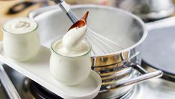 El yogur casero es una receta simple y sabrosa que se prepara sin yogurtera.